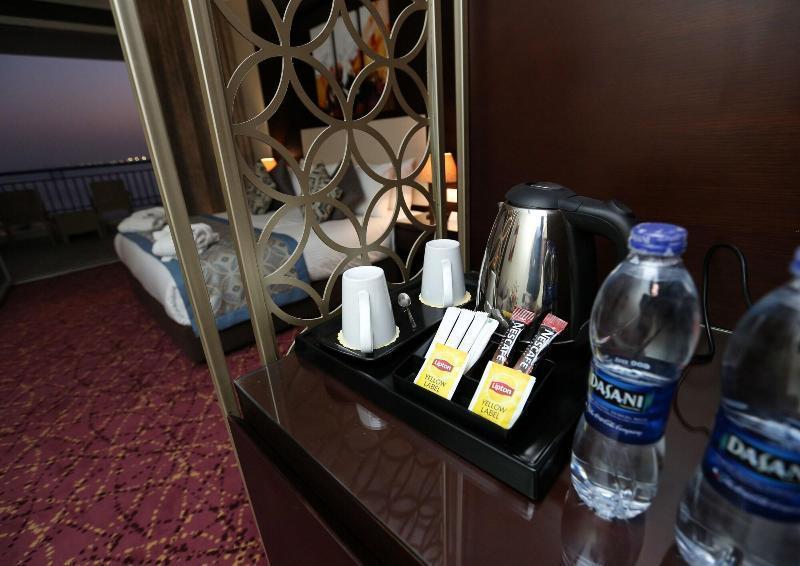 Tolip El Forsan Hotel Ismailia Luaran gambar Bottled water in a hotel room