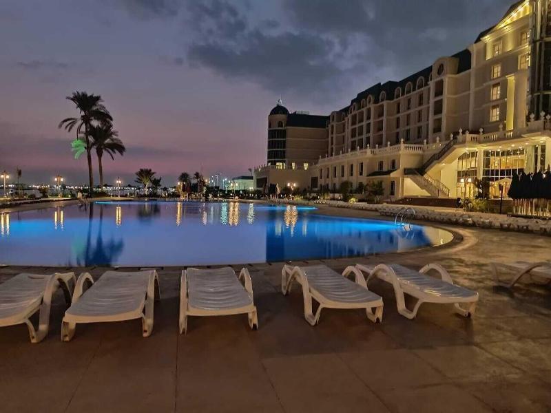 Tolip El Forsan Hotel Ismailia Luaran gambar The pool at the hotel