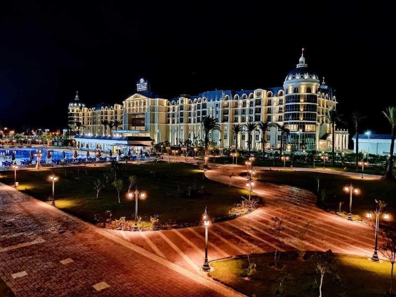 Tolip El Forsan Hotel Ismailia Luaran gambar The Atlantis Resort at night
