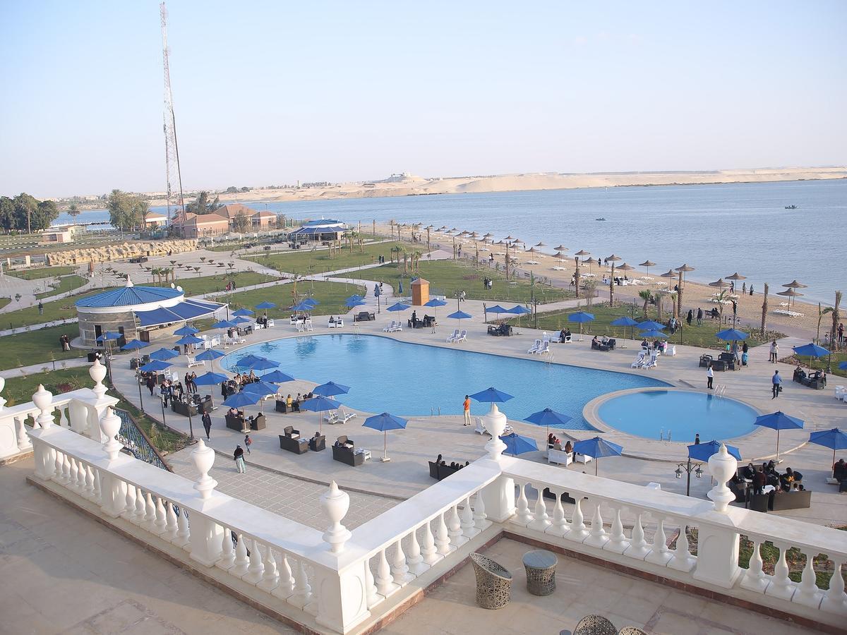 Tolip El Forsan Hotel Ismailia Luaran gambar The pool at the Grand Hotel